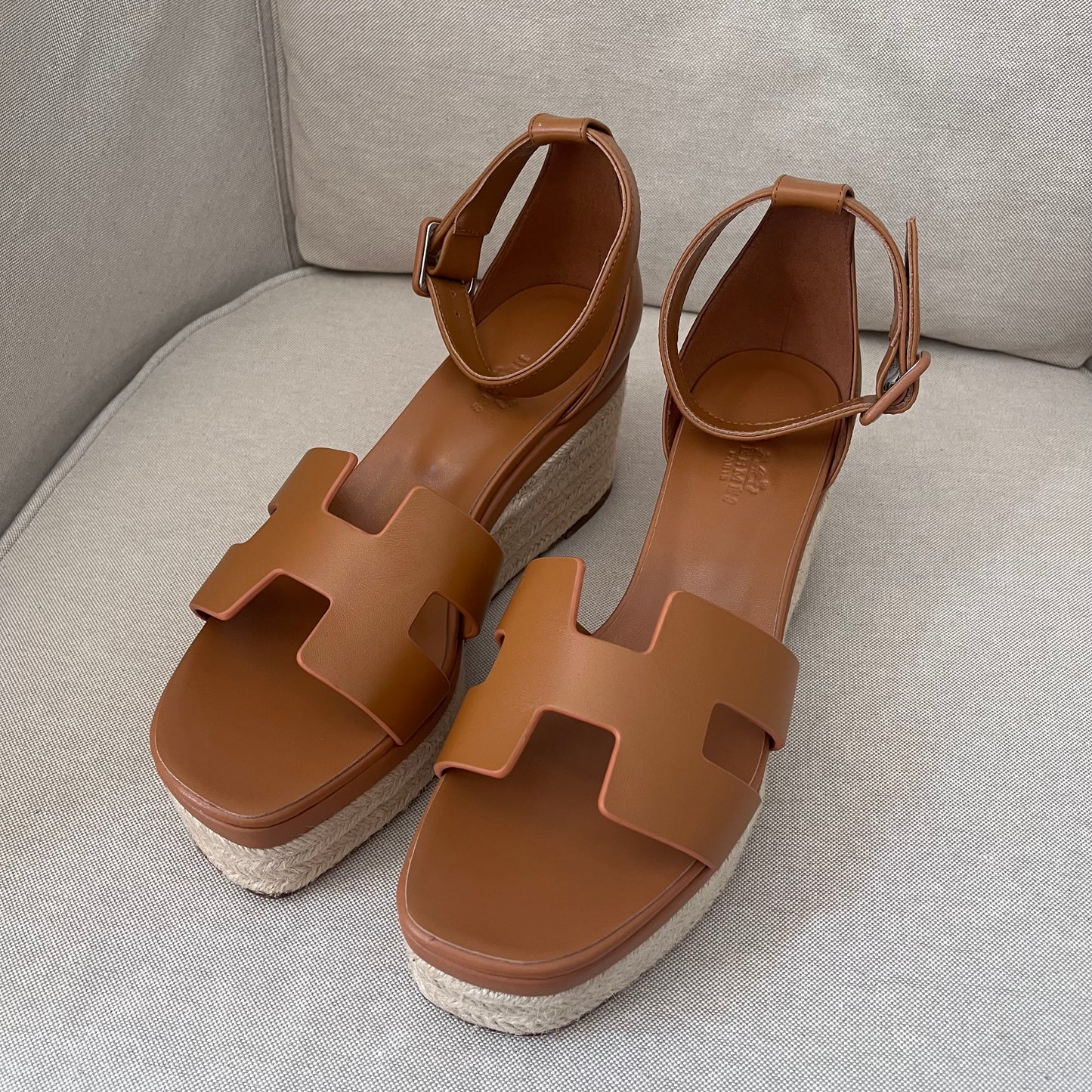 Hermes Feliz Sandals (Brown)