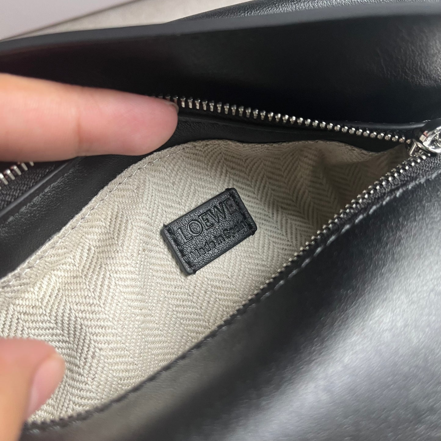 Loewe Puzzle Crossbody (18cm/Black)