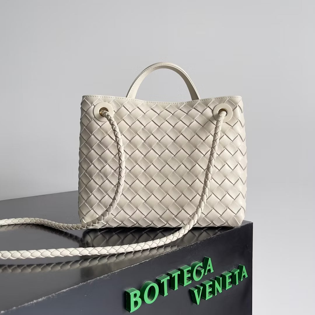Bottega Veneta Andiamo (Sea White)
