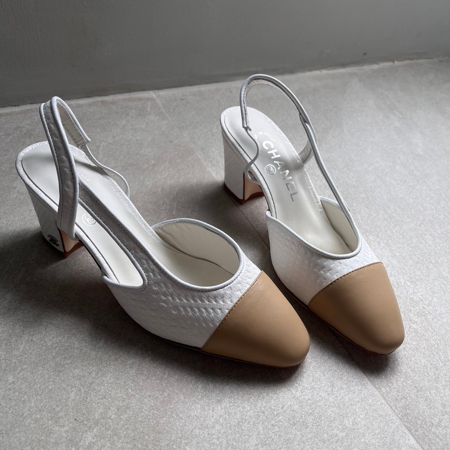 Chanel Pumps Slingback (White/Nude Captoe)