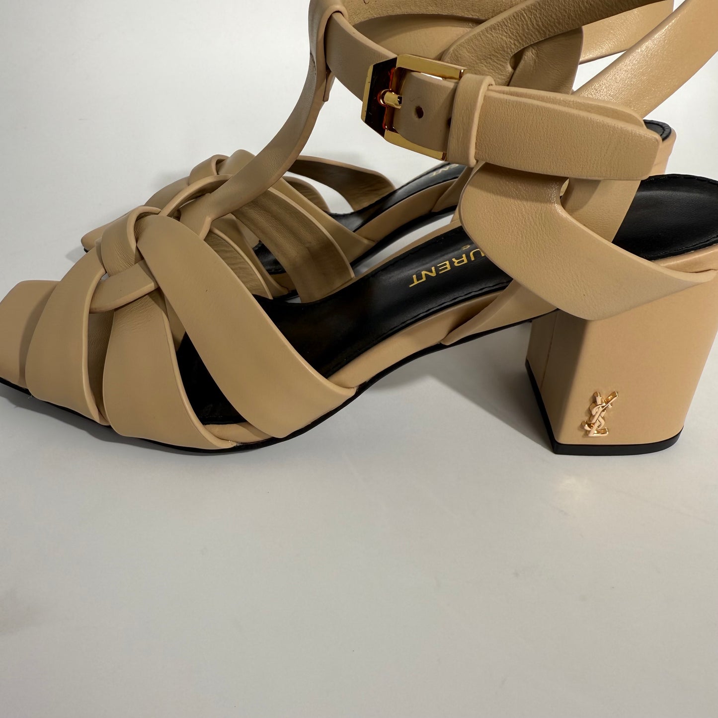 Yves Saint Laurent Pumps (Nude)