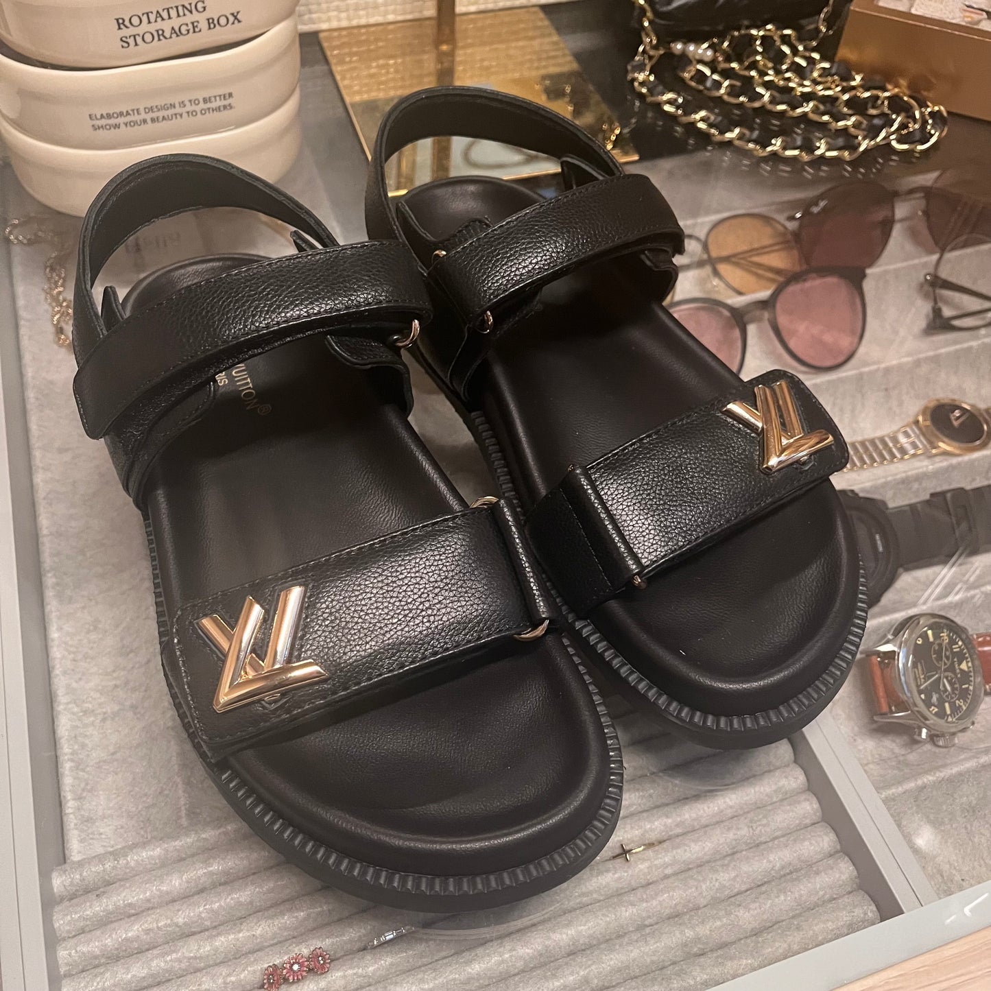 Louis Vuitton Mandals