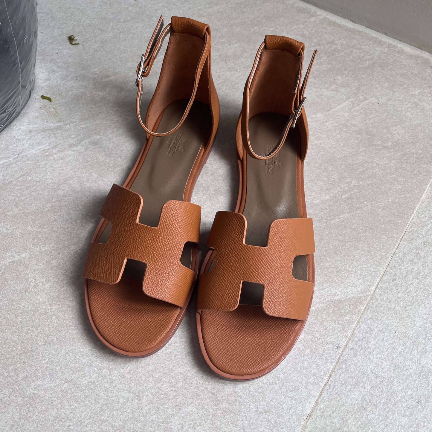 Hermes Oasis Flats