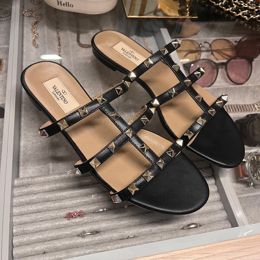 Valentino Garavani Studs Flats (Black)