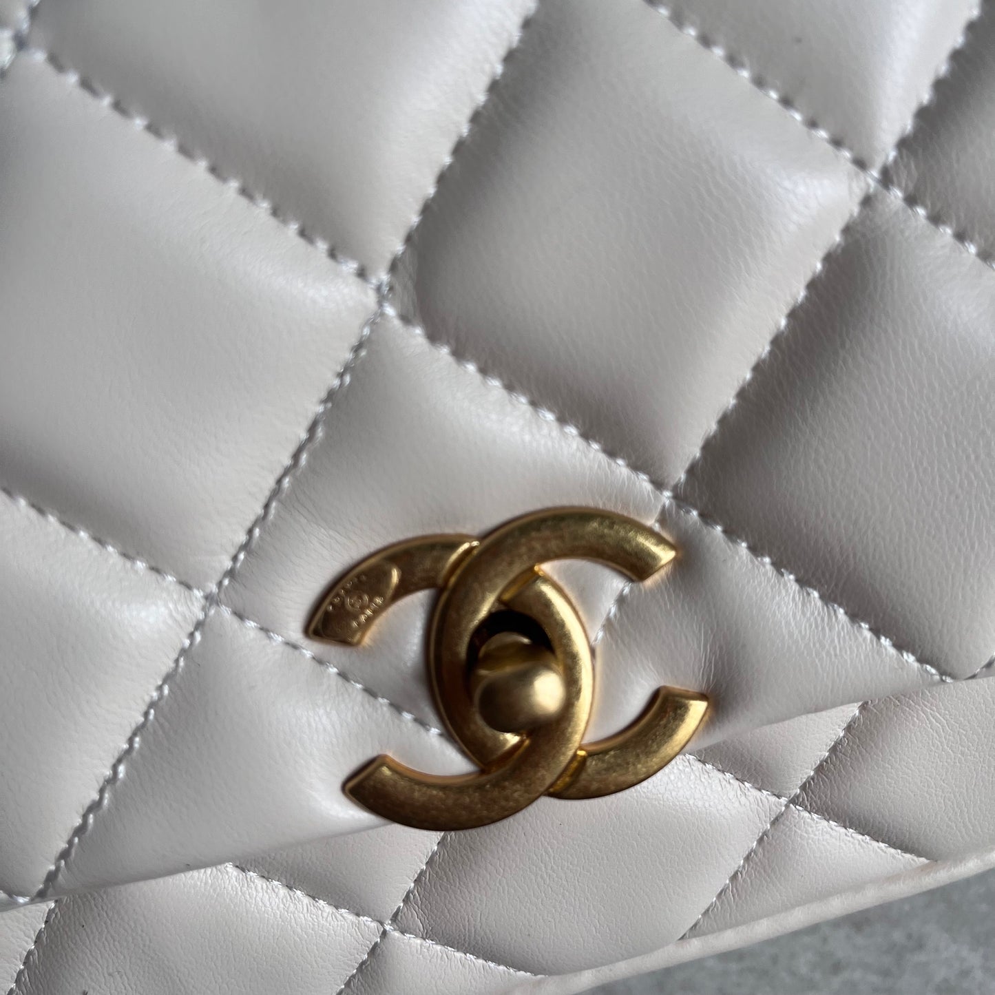 Chanel VIP Crossbody 2025 (White chain handle)