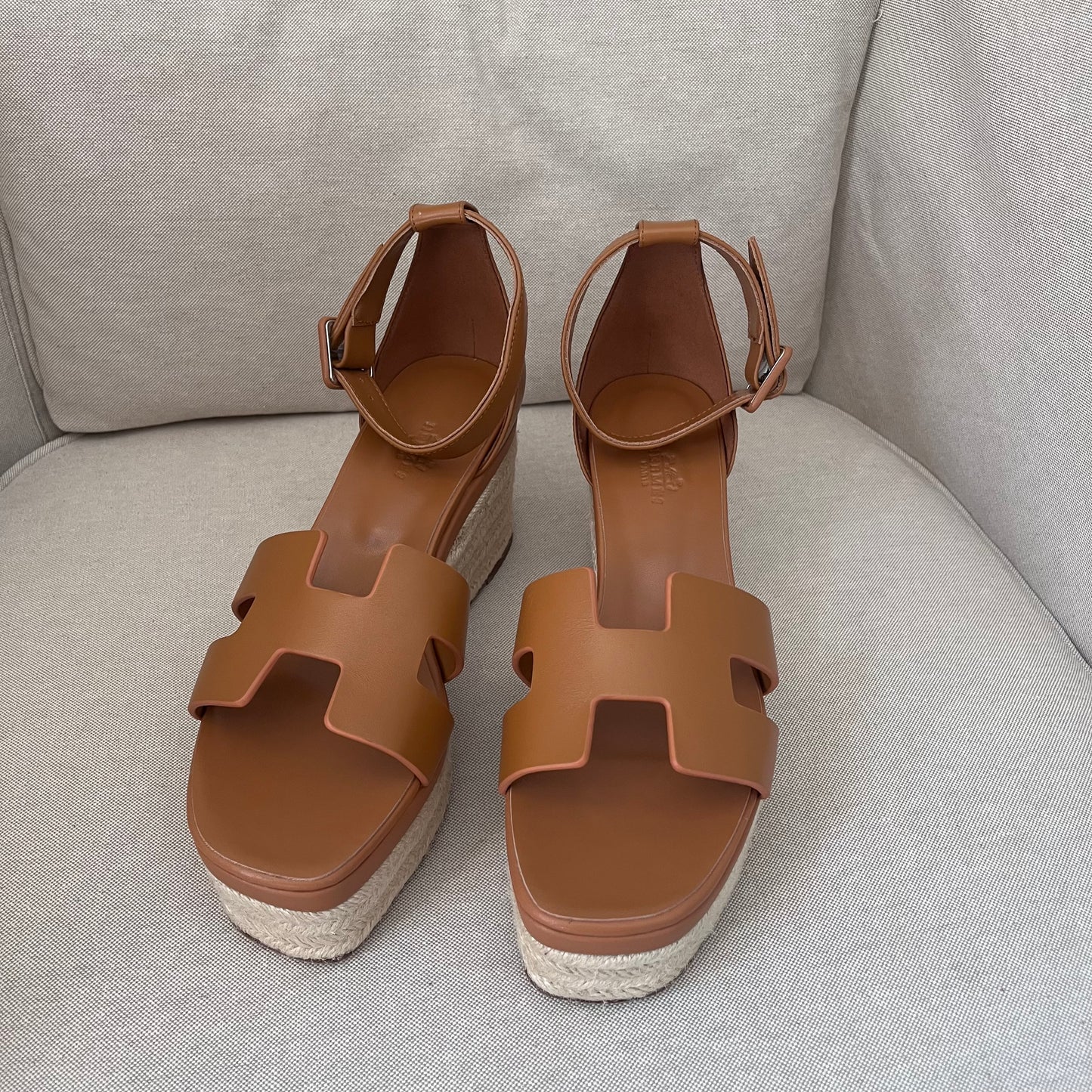 Hermes Feliz Sandals (Brown)
