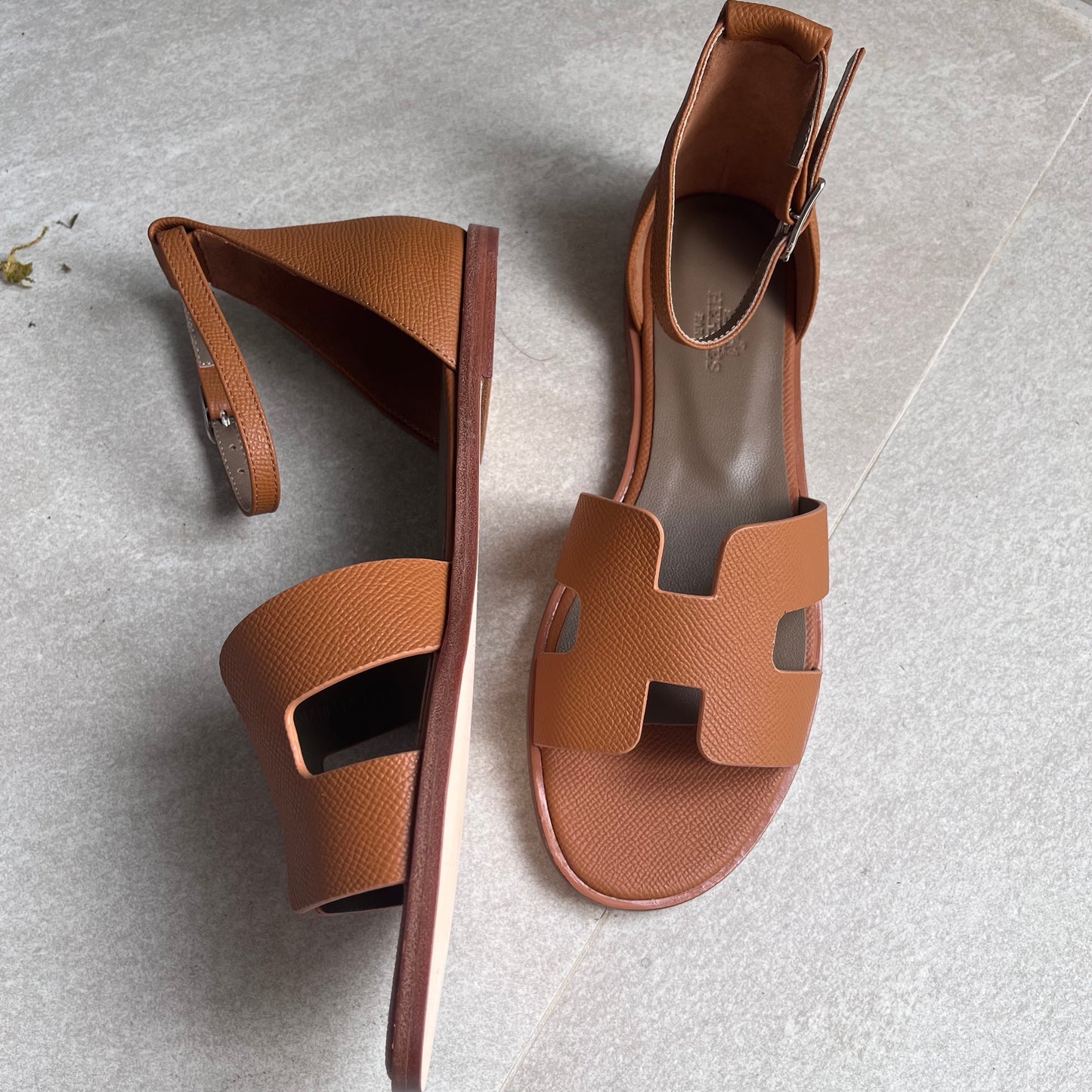Hermes Oasis Flats