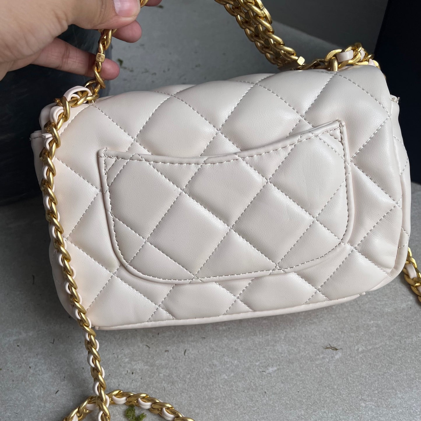 Chanel VIP Crossbody 2025 (White chain handle)