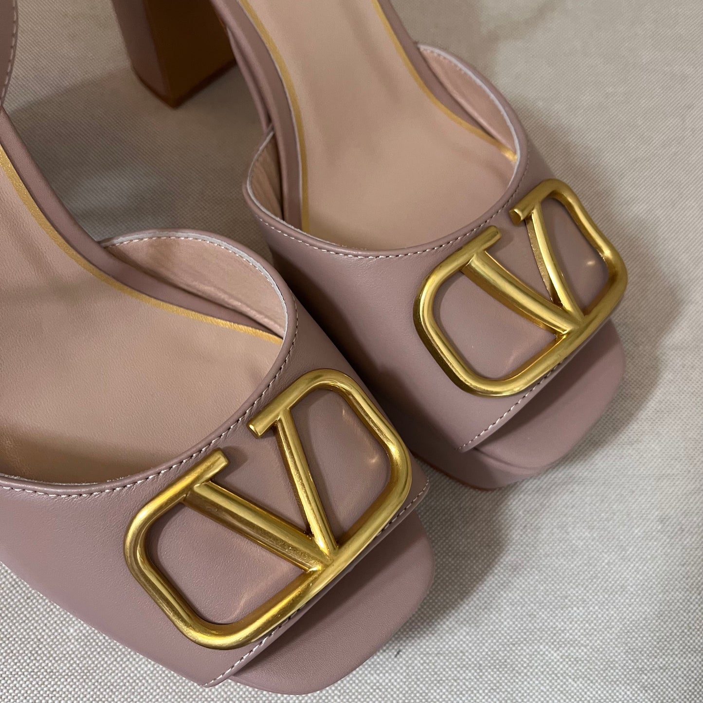 Valentino Pumps (Nude)