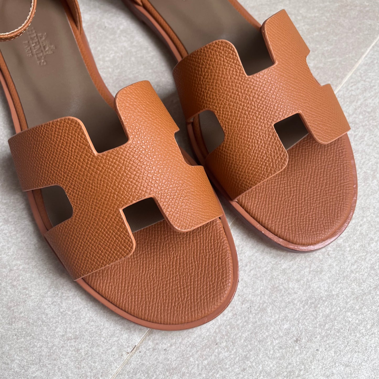 Hermes Oasis Flats