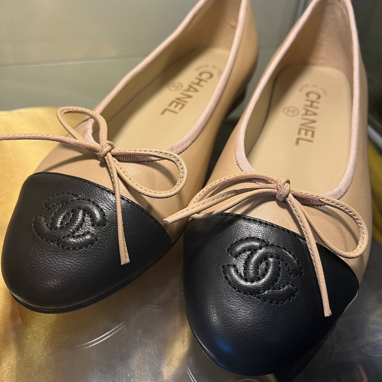 Chanel Ballet Nude/Black Captoe 35