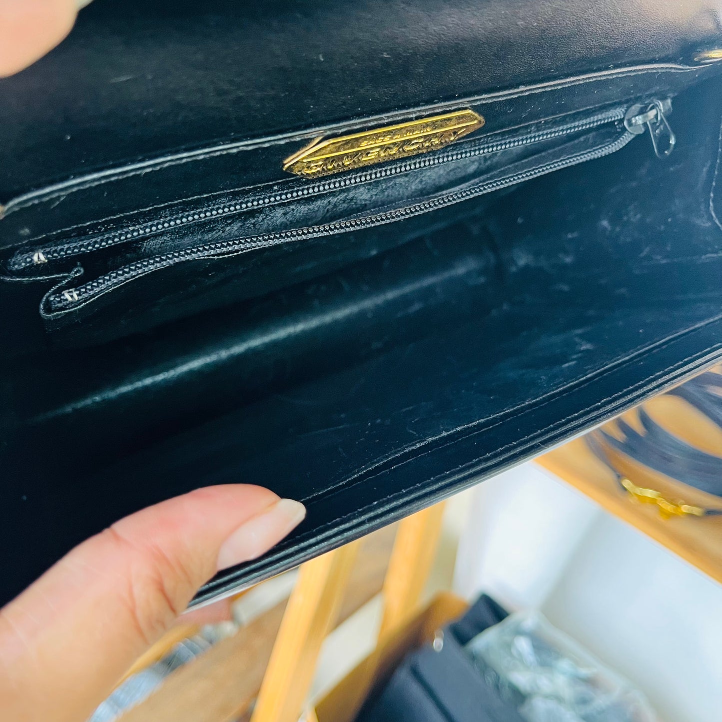 Giv3nchy Envelope Crossbody