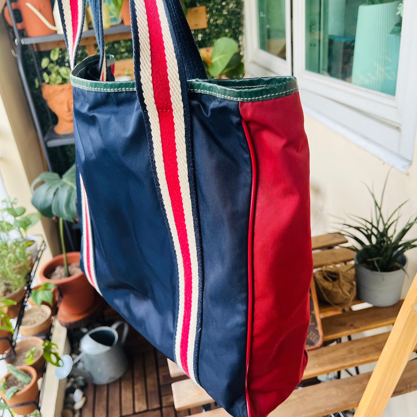 Gu€€! Tote Bag