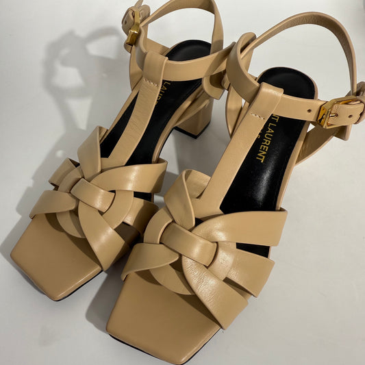 Yves Saint Laurent Pumps (Nude)