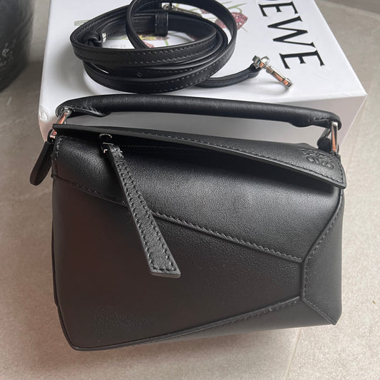 Loewe Puzzle Crossbody (18cm/Black)