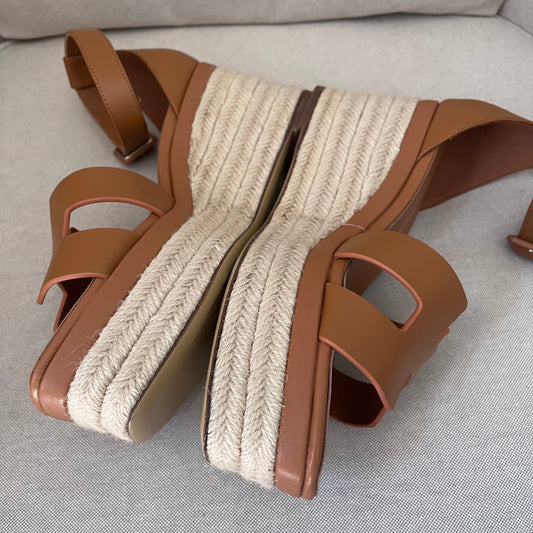 Hermes Feliz Sandals (Brown)