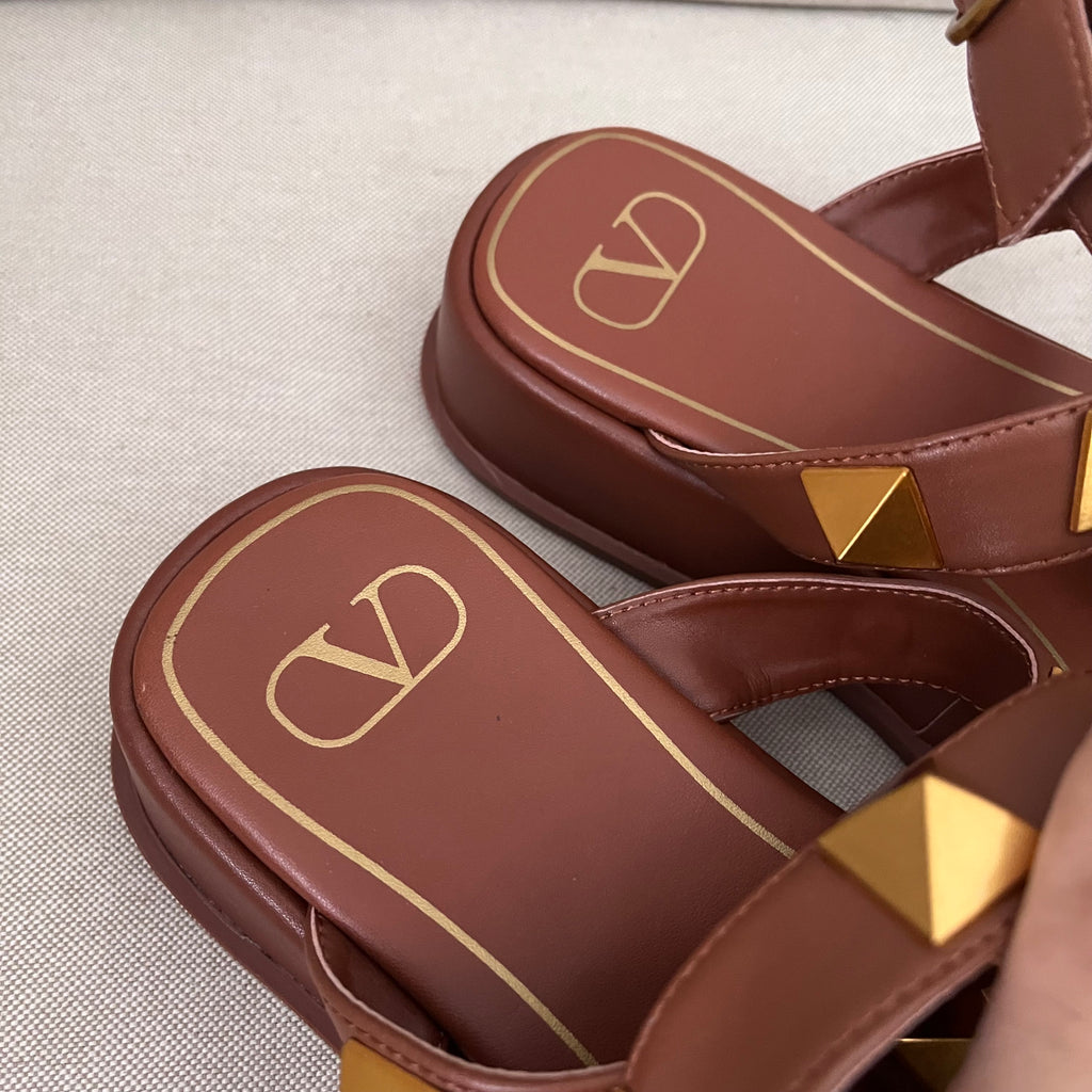 Valentino Garavani Roman Studs