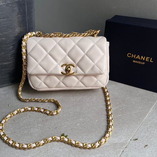 Chanel VIP Crossbody 2025 (White chain handle)
