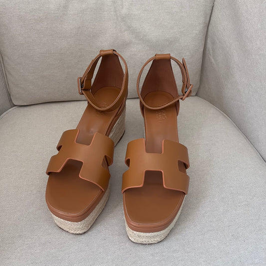 Hermes Feliz Sandals (Brown)