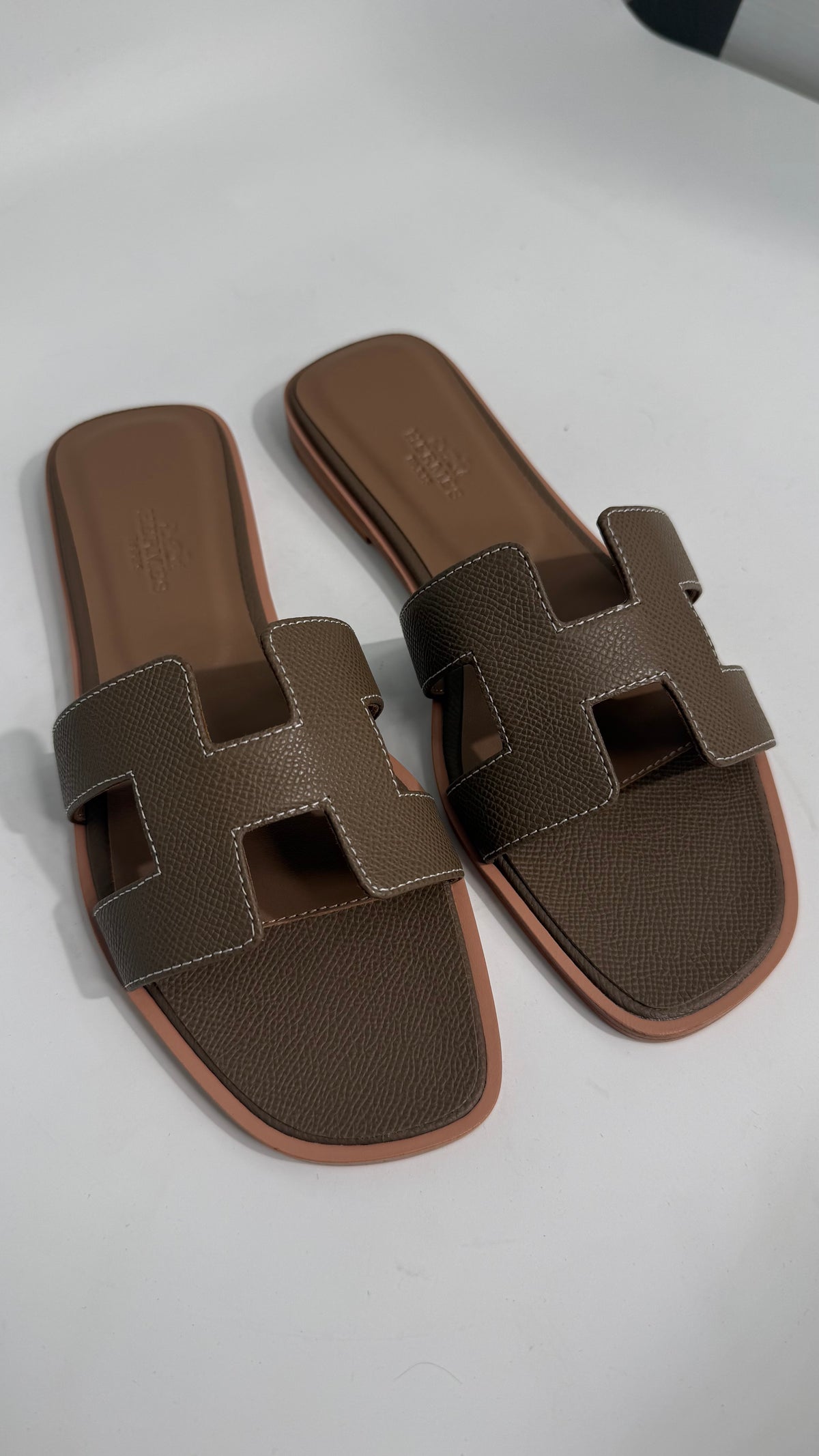 Hermes Oran Flats