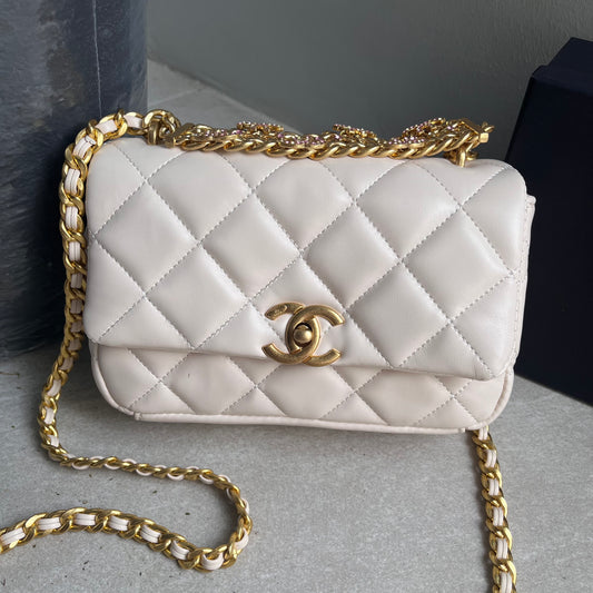 Chanel VIP Crossbody 2025 (White chain handle)