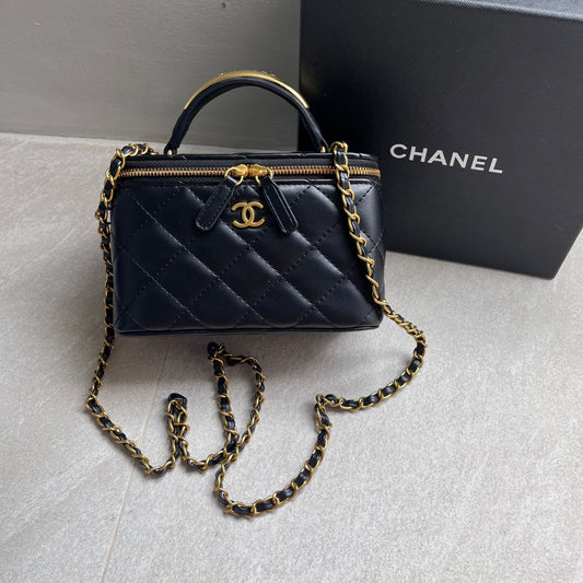 Chanel VIP Crossbody 2025 (Make up style)