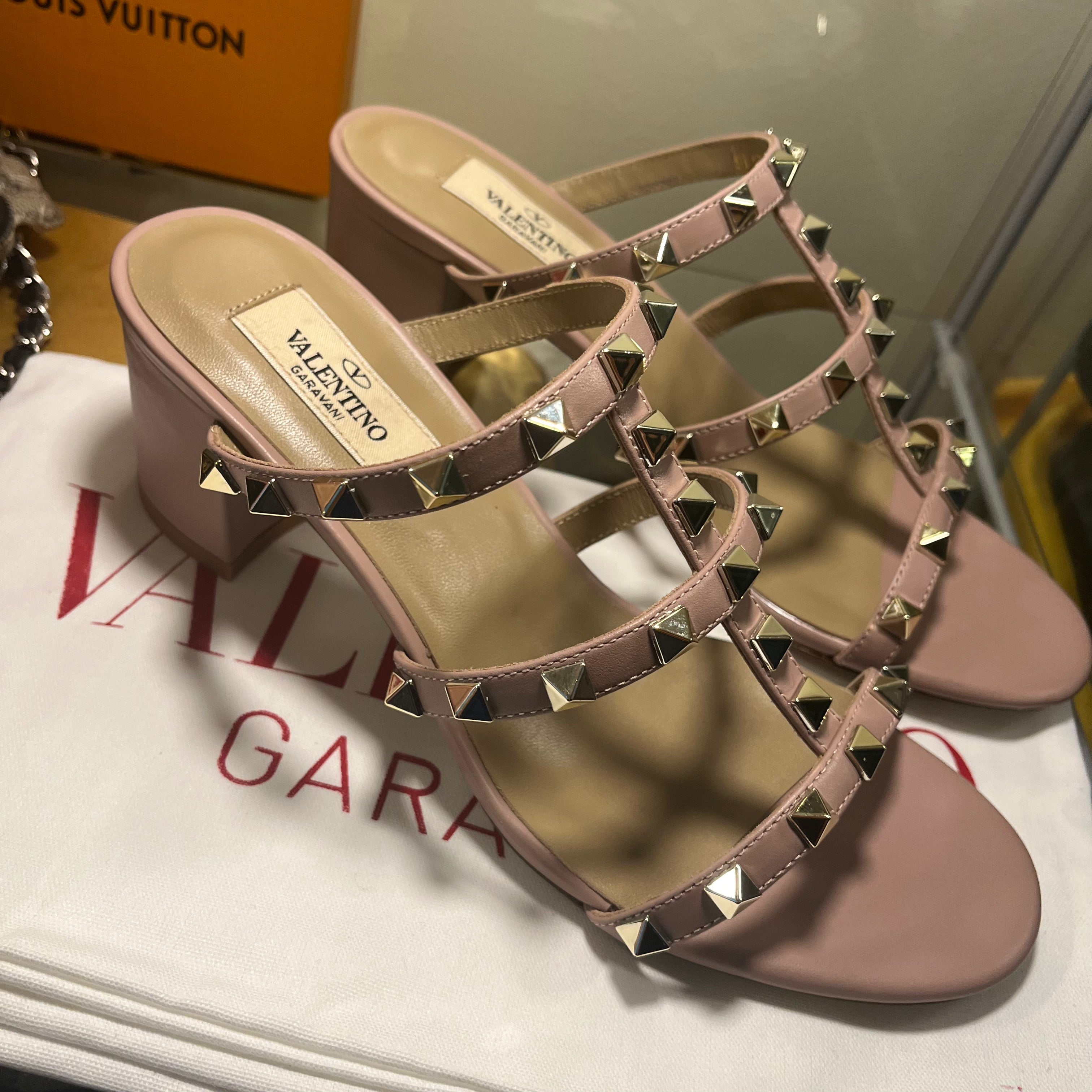Valentino Rock Studs Pumps Pink Nude
