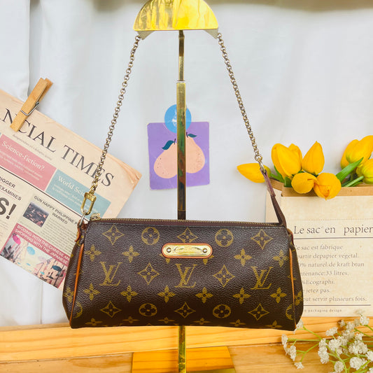 Louis Vu!tton Eva Clutch